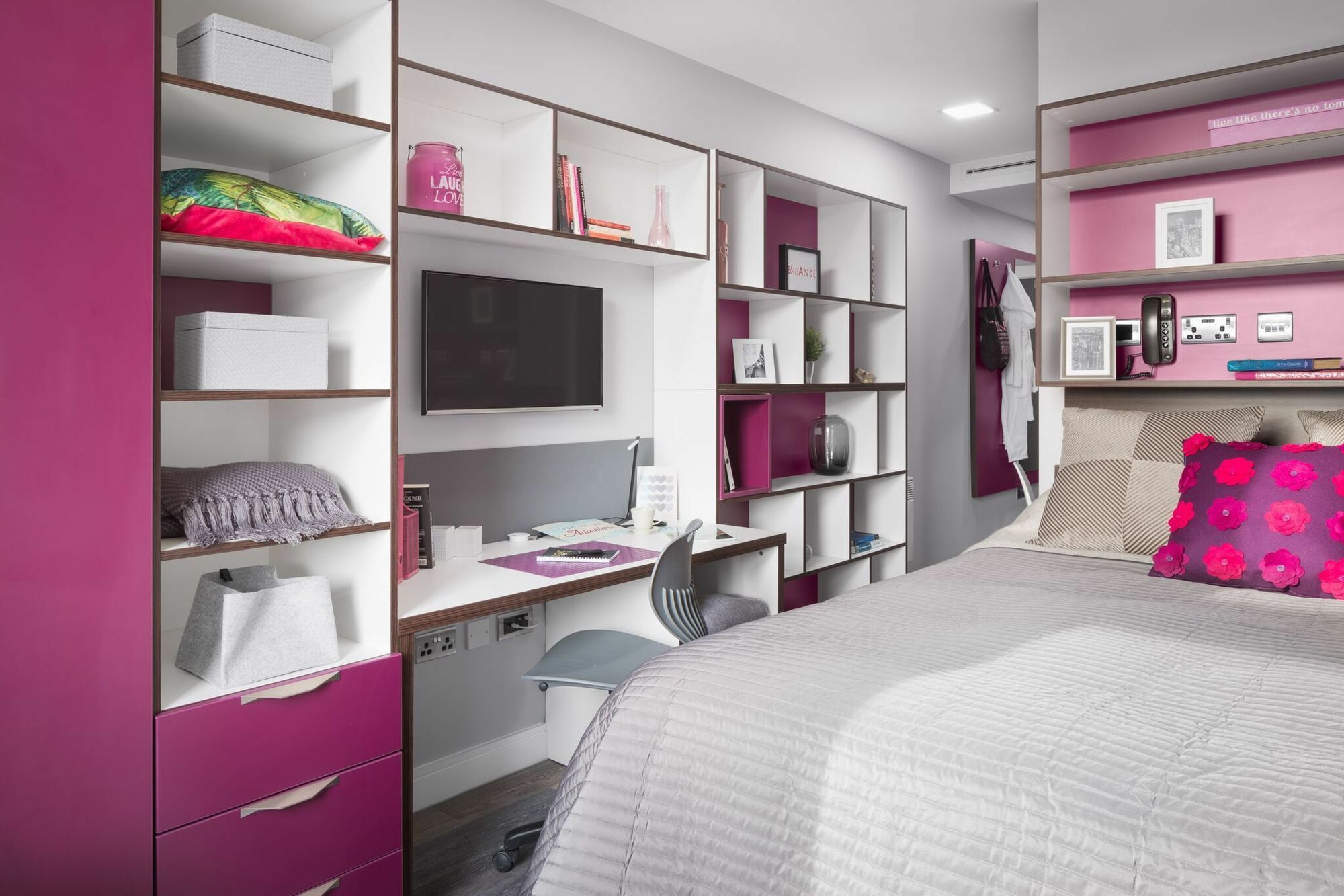 Apartment Roomzzz @ Iconinc *